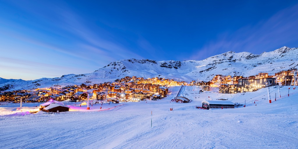 Panorama van Val Thorens's nachts